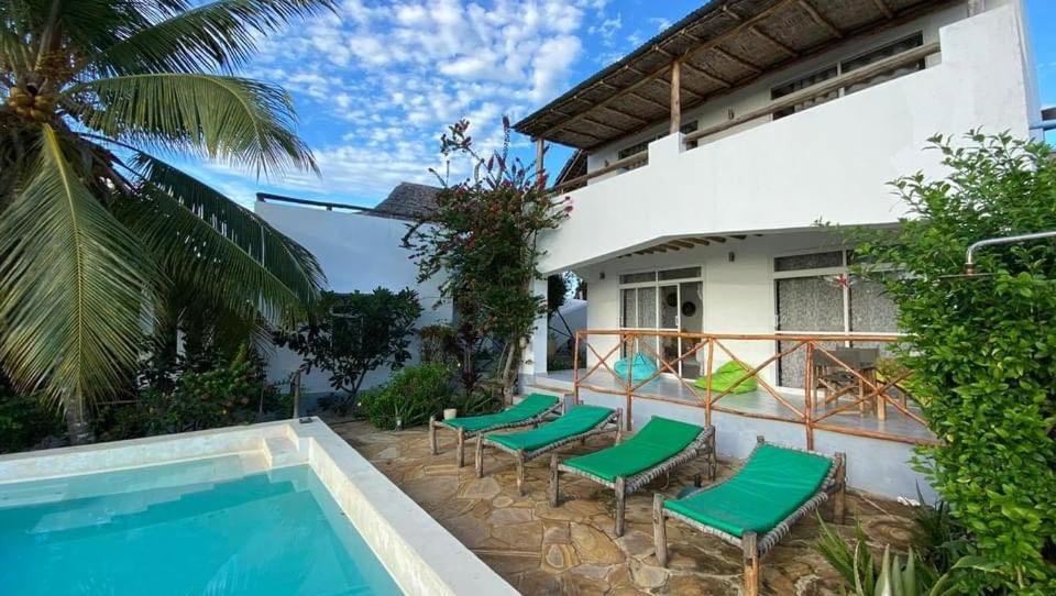 Maisha Marefu Apartments キウェンワ エクステリア 写真
